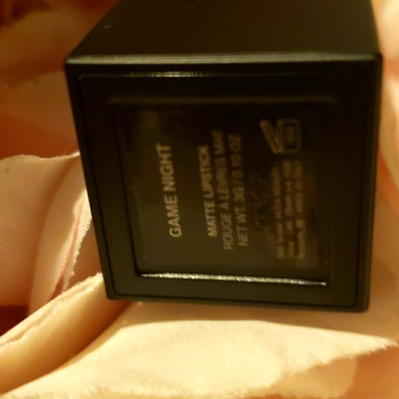 💙🌟🧚‍♀️GAME NIGHT Huda Beauty Power Matte Lipstick NWOBOX - Picture 3 of 4